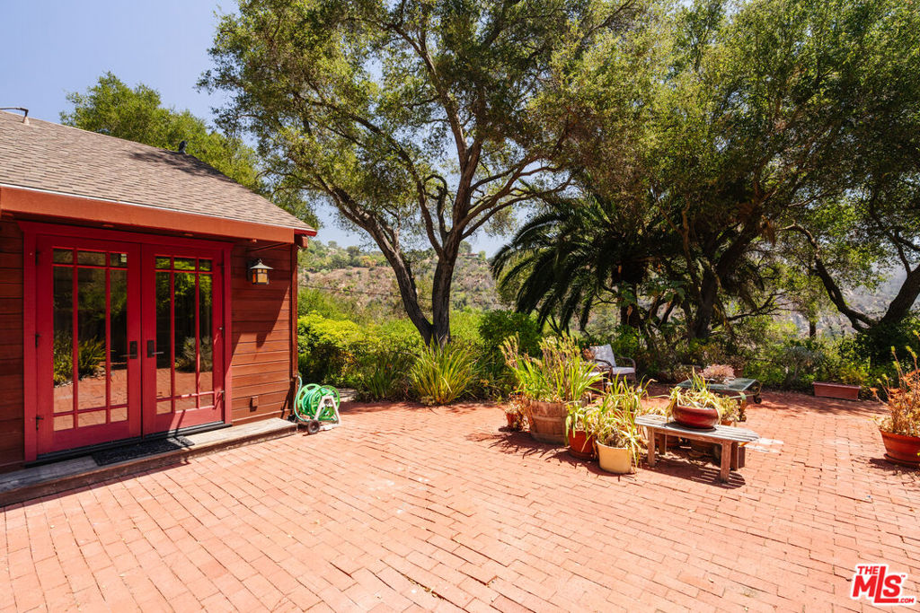 19559 Cave Way Property Photo 19