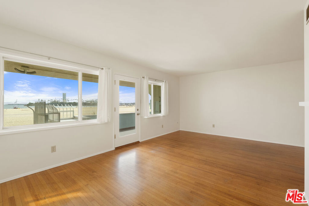 32 5th Place Property Photo 5