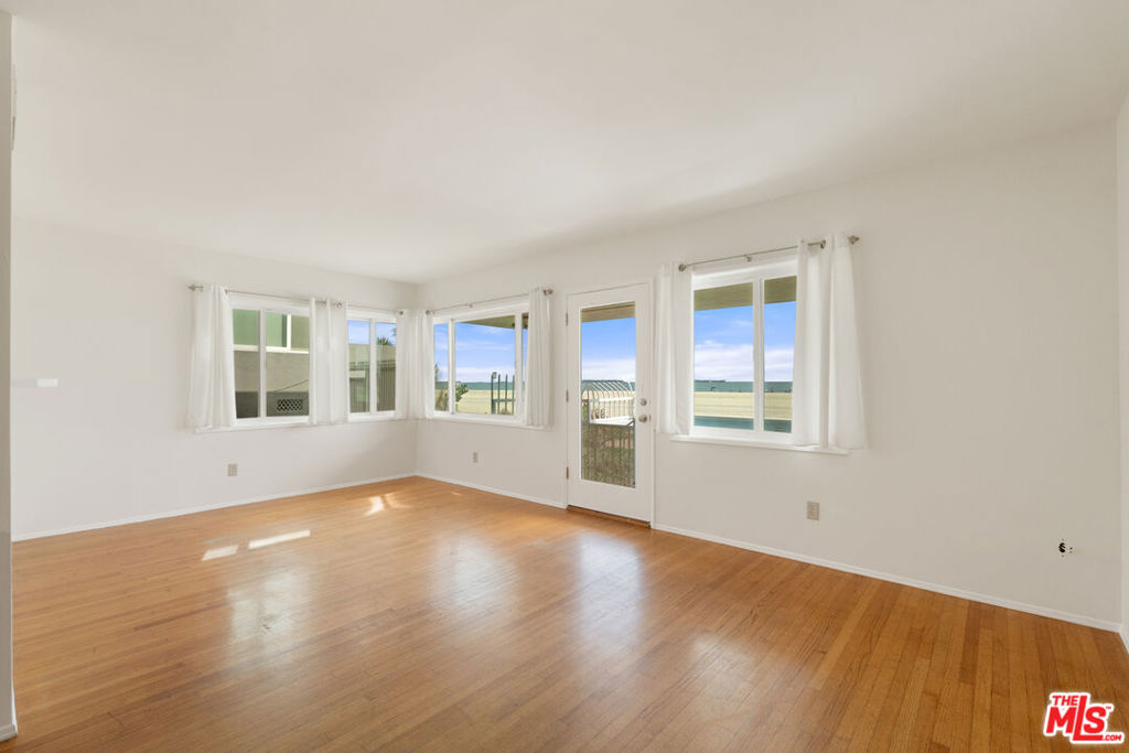 32 5th Place Property Photo 6