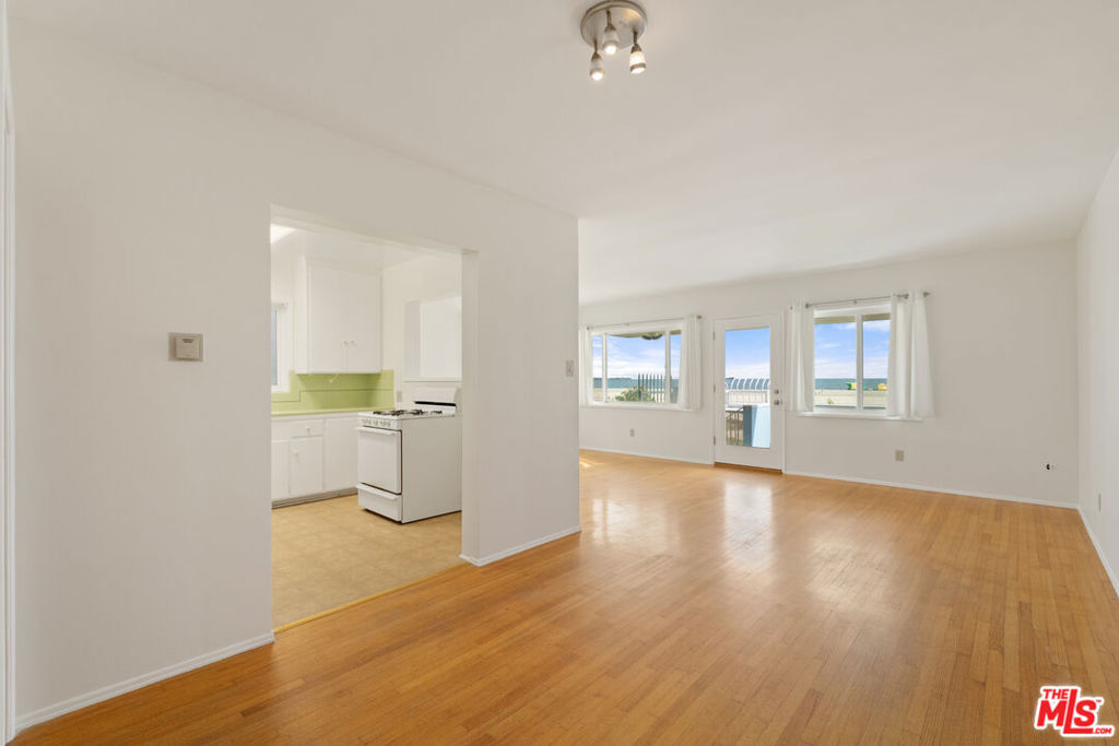 32 5th Place Property Photo 10