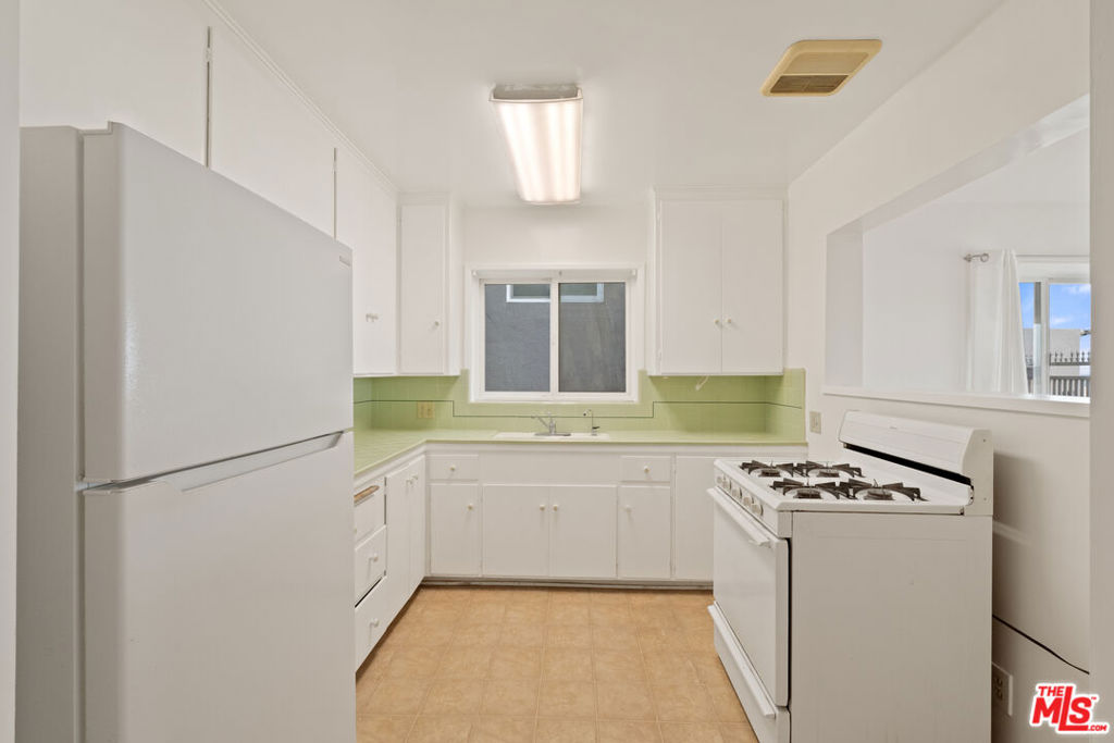 32 5th Place Property Photo 13