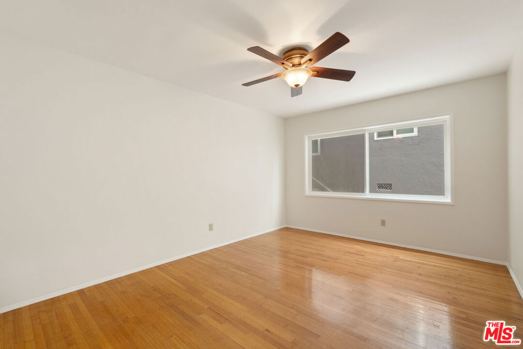 32 5th Place Property Photo 15