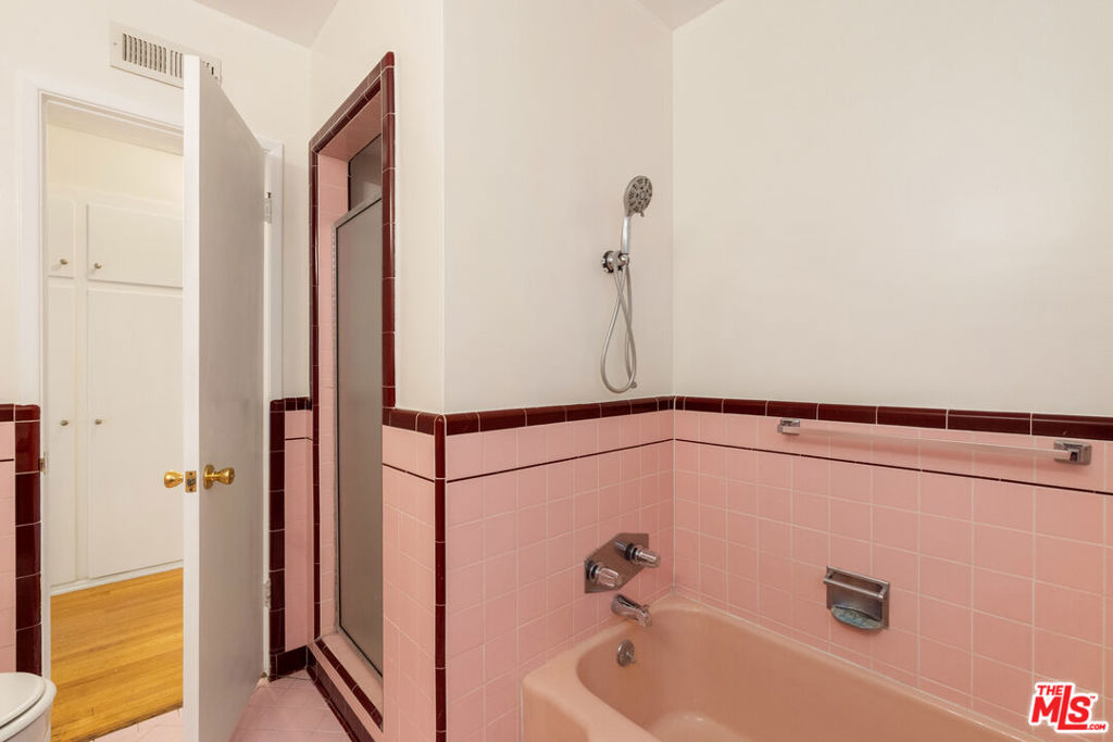 32 5th Place Property Photo 17