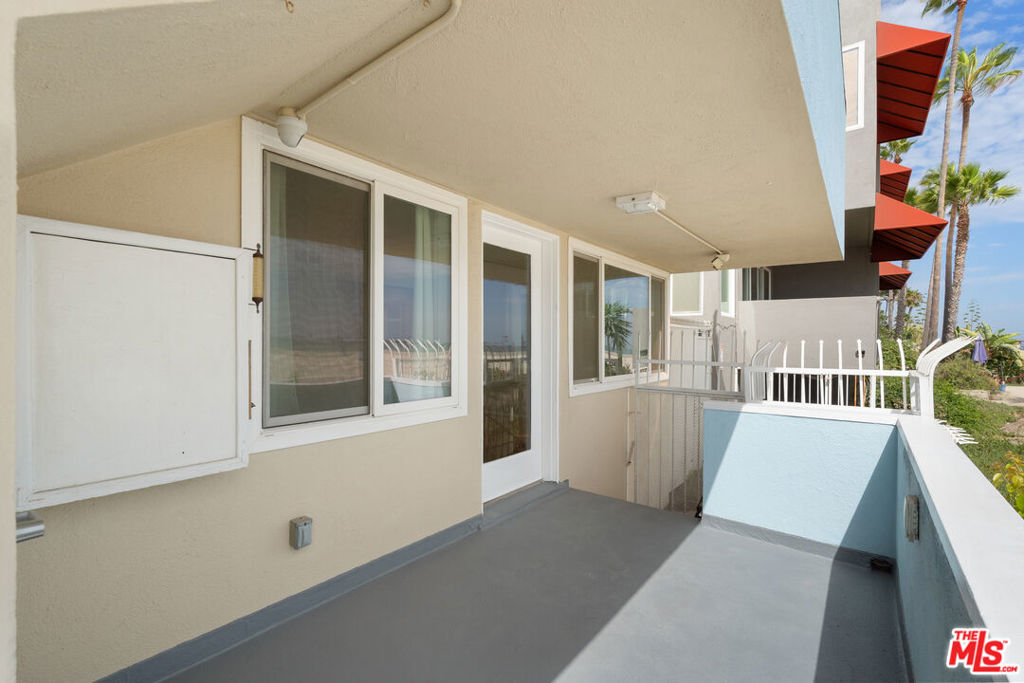 32 5th Place Property Photo 21