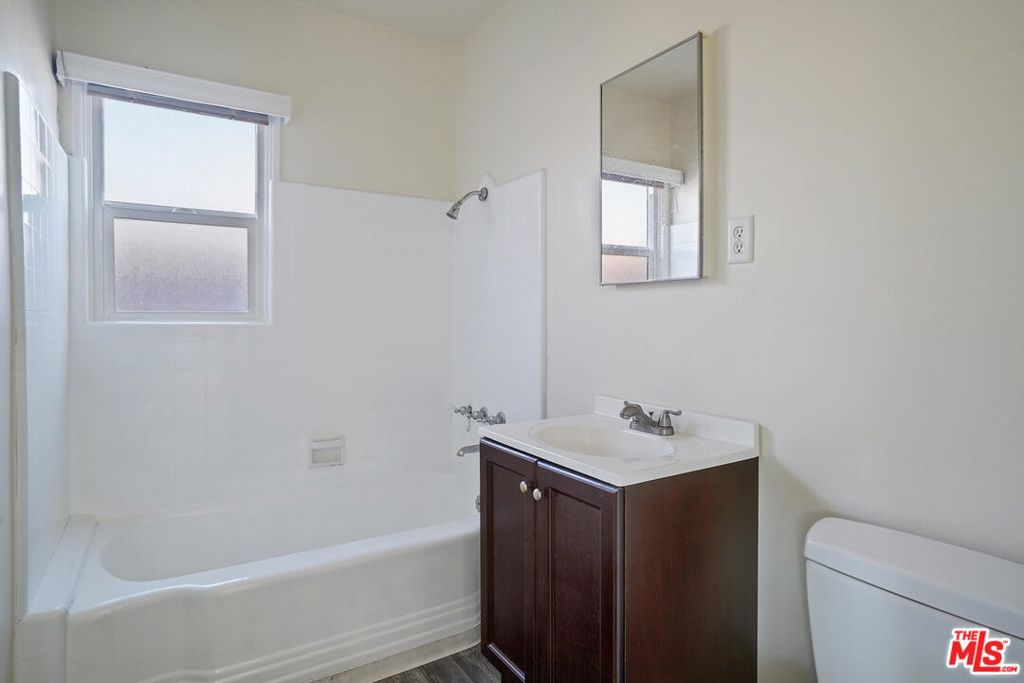 216 6th Avenue Property Photo 9