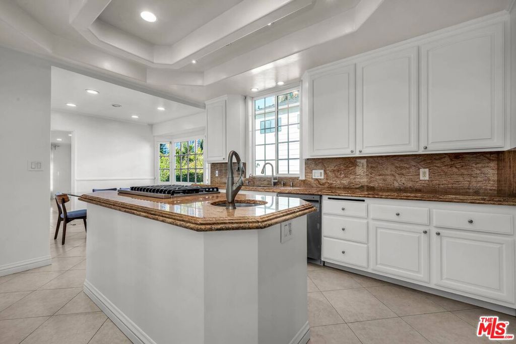 10810 Rochester Avenue Property Photo 10