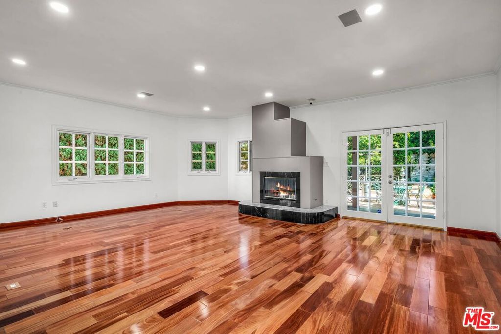 10810 Rochester Avenue Property Photo 12