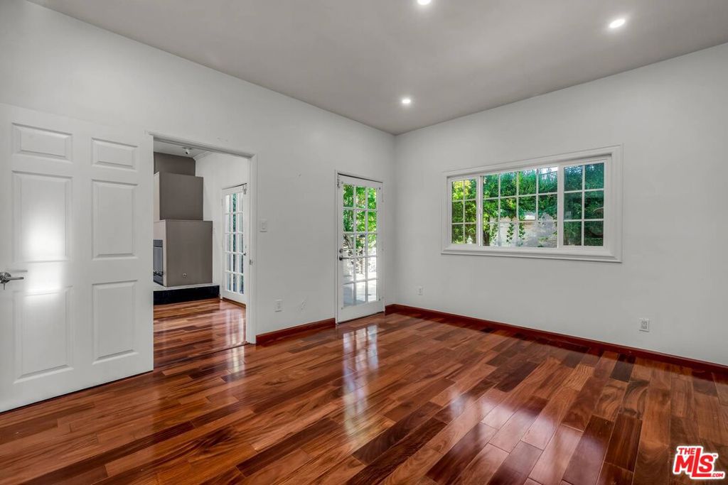 10810 Rochester Avenue Property Photo 14