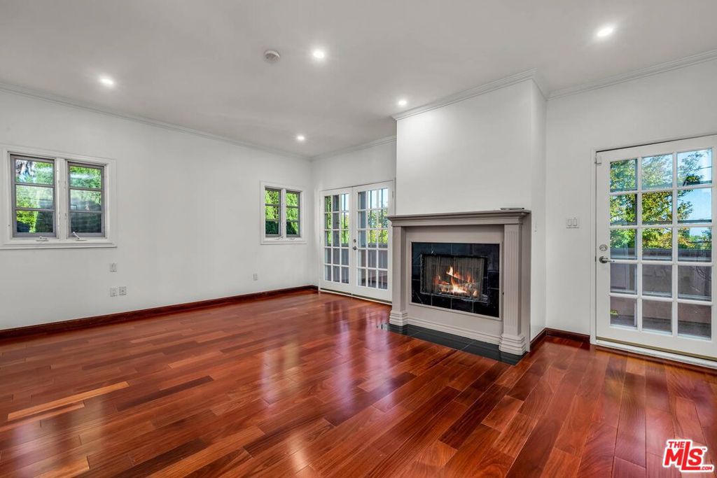 10810 Rochester Avenue Property Photo 17