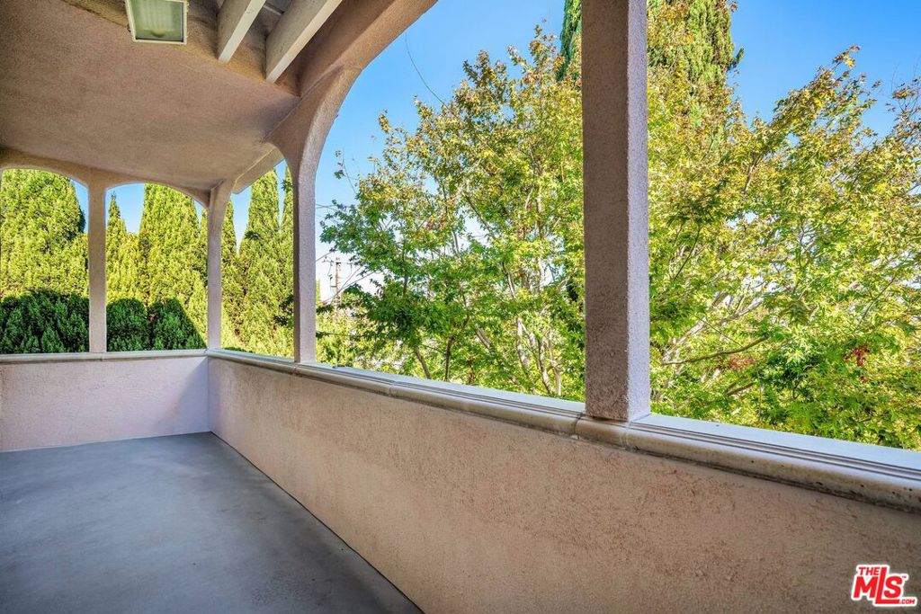10810 Rochester Avenue Property Photo 18