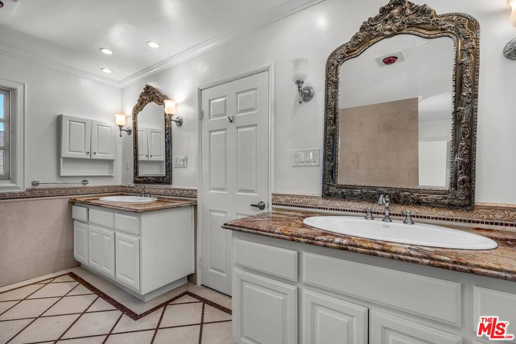 10810 Rochester Avenue Property Photo 19