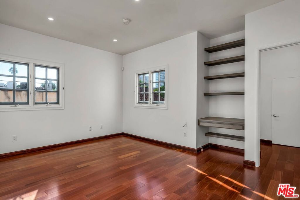 10810 Rochester Avenue Property Photo 22