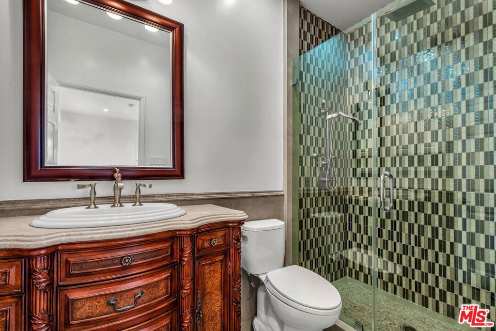 10810 Rochester Avenue Property Photo 23