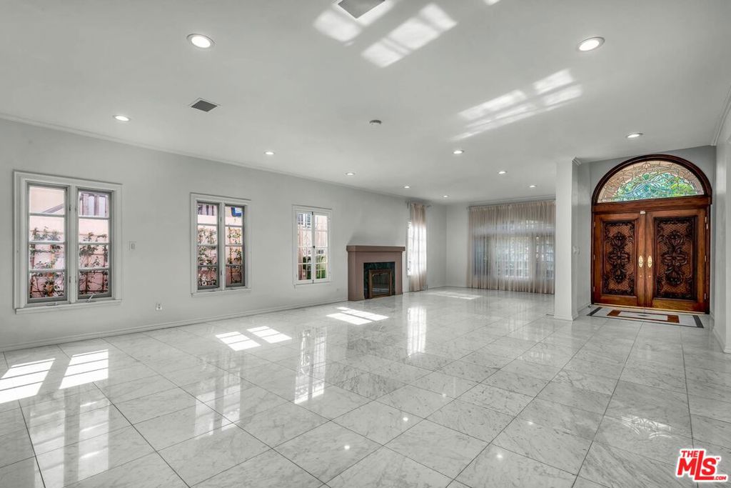 10810 Rochester Avenue Property Photo 32