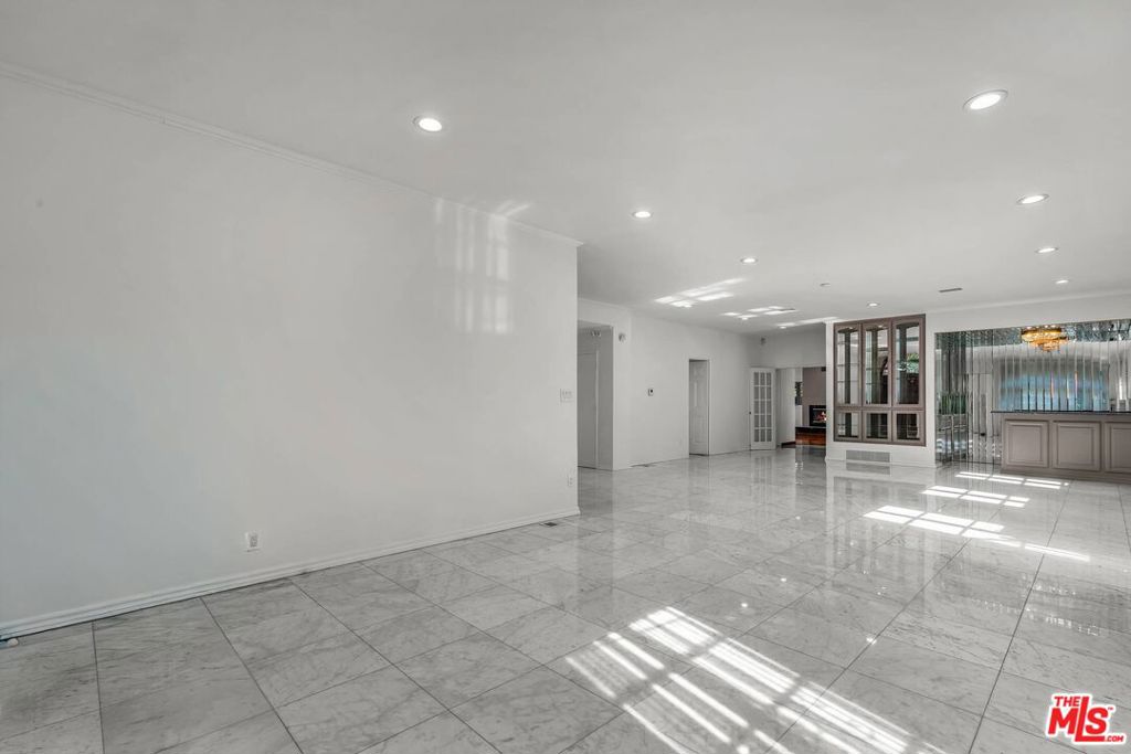 10810 Rochester Avenue Property Photo 34