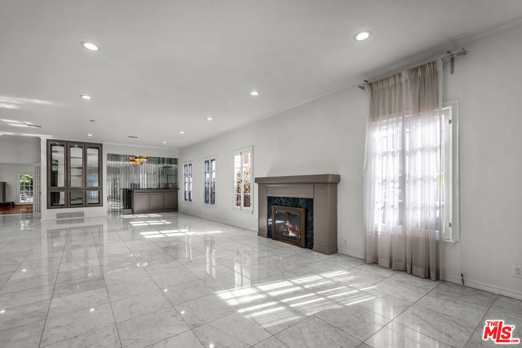 10810 Rochester Avenue Property Photo 35