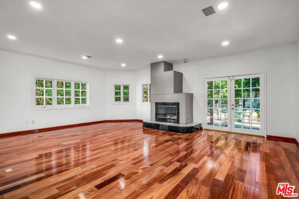 10810 Rochester Avenue Property Photo 38