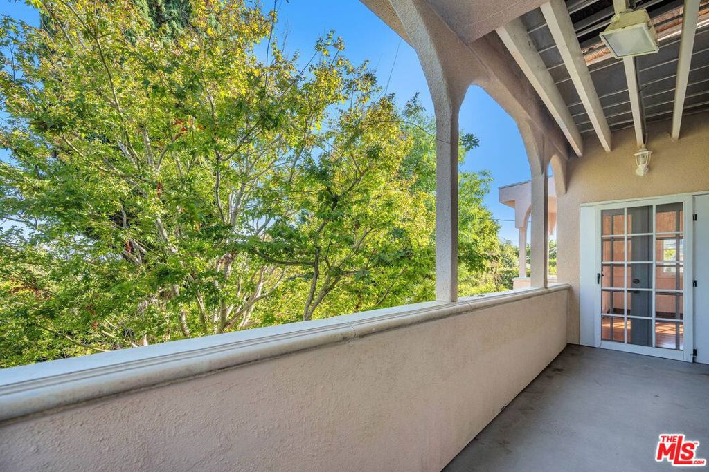 10810 Rochester Avenue Property Photo 42