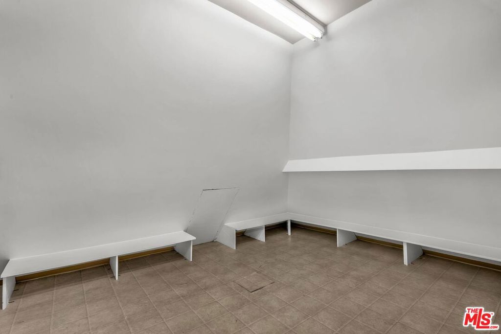 10810 Rochester Avenue Property Photo 45
