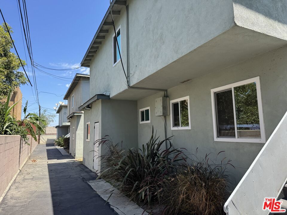 14815 Prairie Avenue Property Photo 8