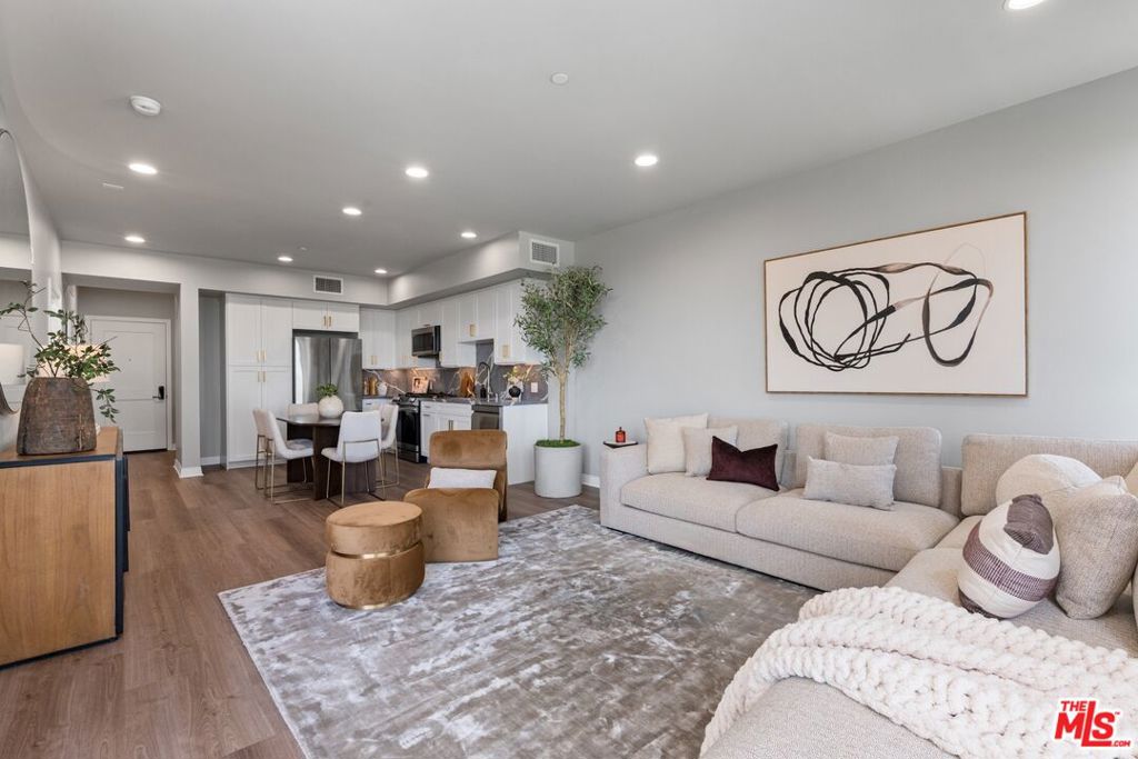 7428 Santa Monica Boulevard 406 Property Photo 1
