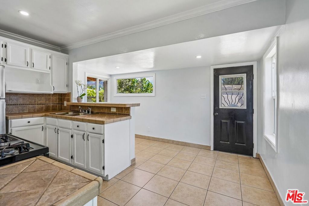 901 W Brazil Street Property Photo 17