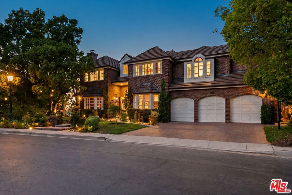 12053 Crest Court Property Photo 1