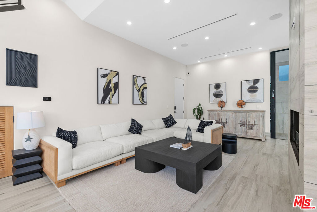 616 7th Property Photo 10