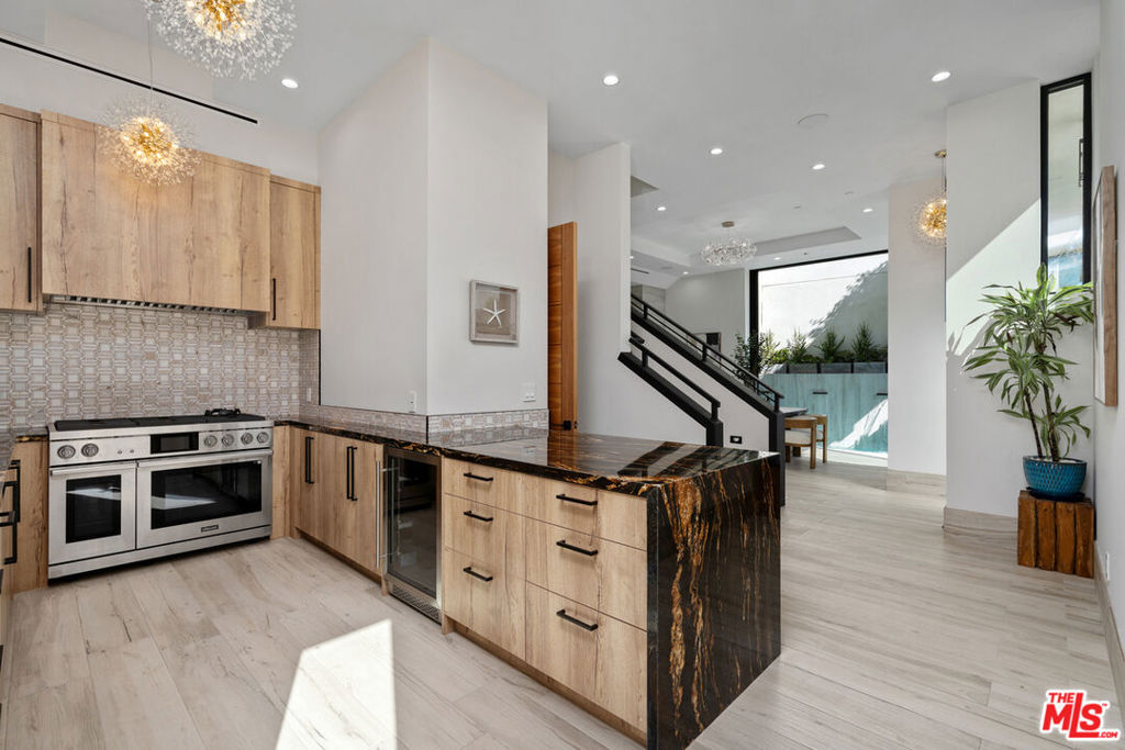 616 7th Property Photo 14