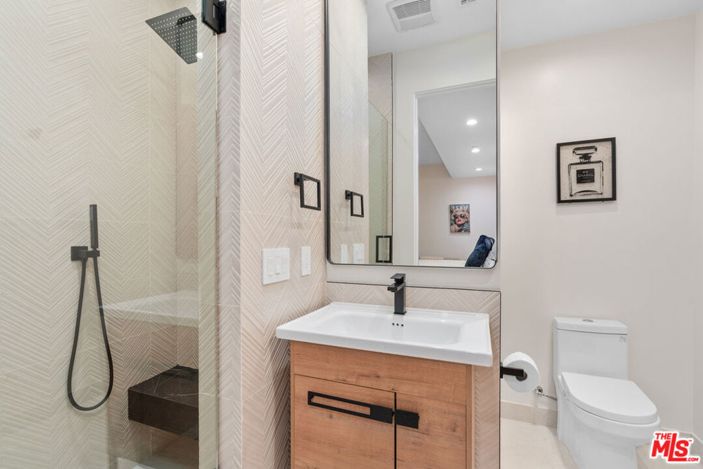 616 7th Property Photo 30