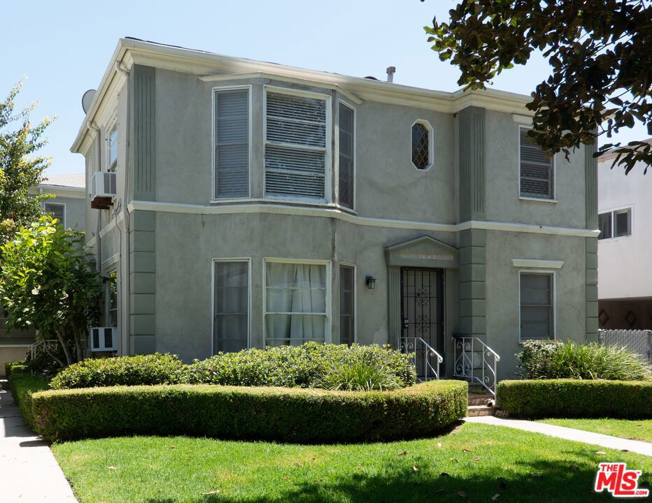 1042 S Bedford Street Property Photo 1