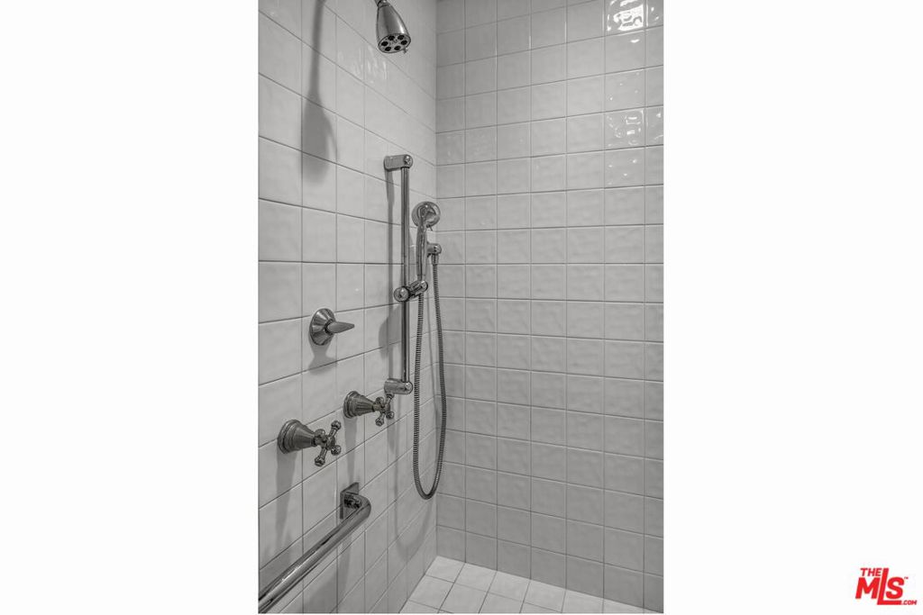 4049 Benedict Canyon Drive Property Photo 24
