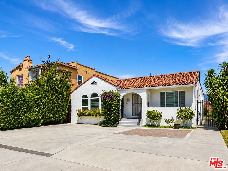 1374 Keniston Avenue Property Photo 1
