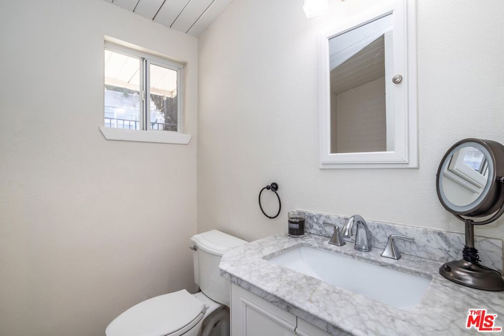 8876 Wonderland Avenue Property Photo 17