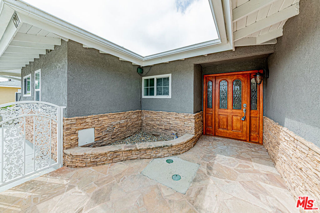 6291 San Ramon Way Property Photo 2