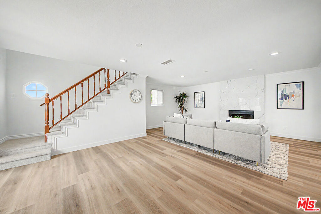 6291 San Ramon Way Property Photo 8
