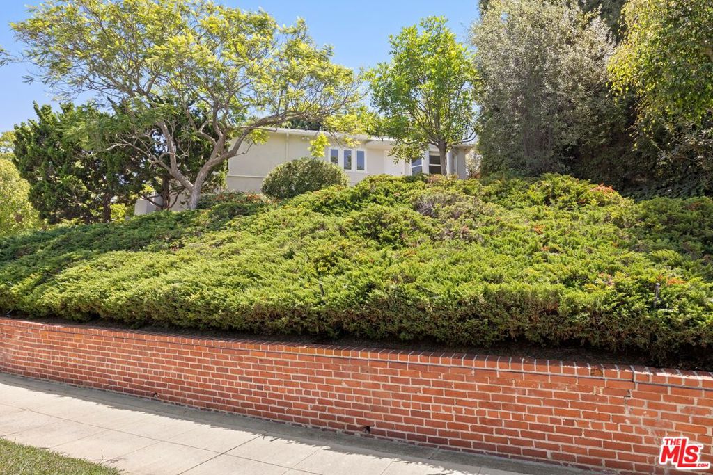 1706 Comstock Avenue Property Photo 29