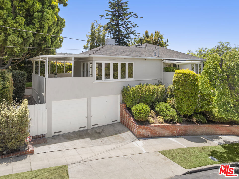 1706 Comstock Avenue Property Photo 31