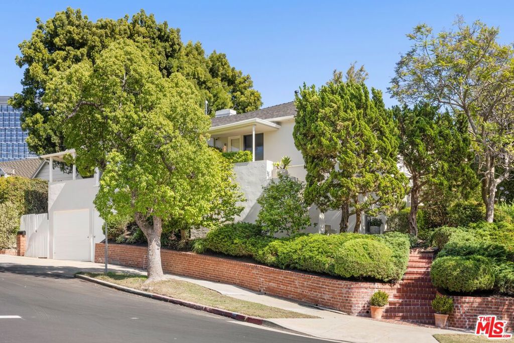 1706 Comstock Avenue Property Photo 33