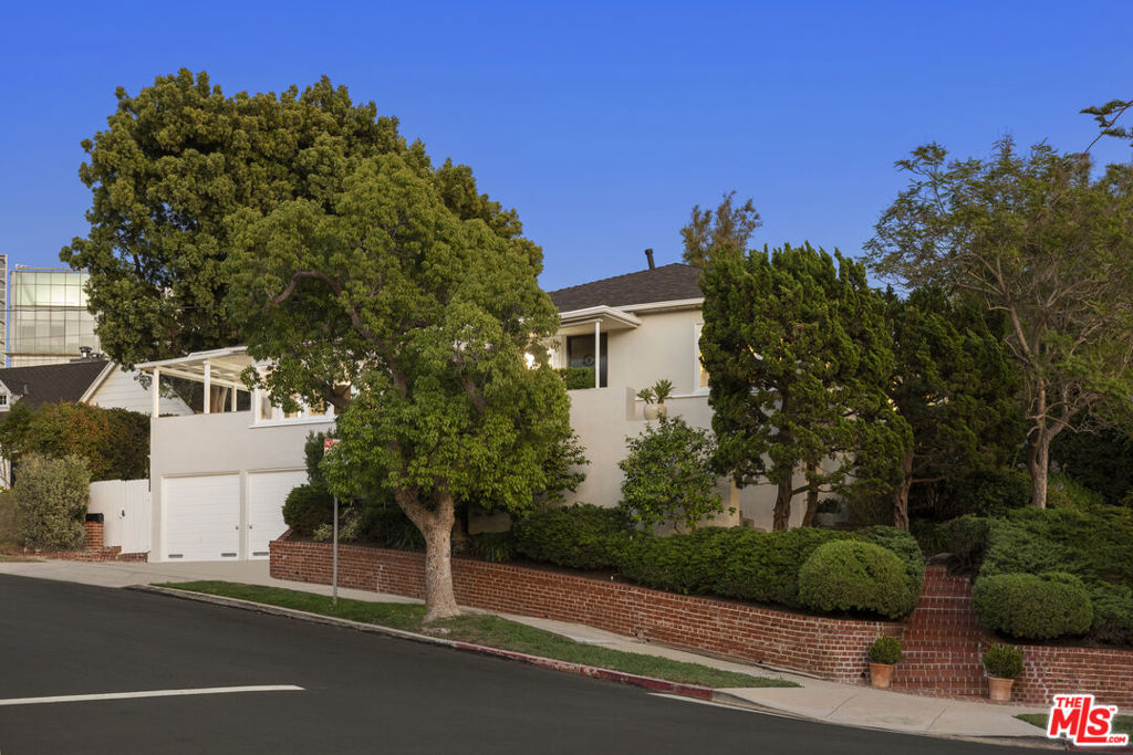 1706 Comstock Avenue Property Photo 34
