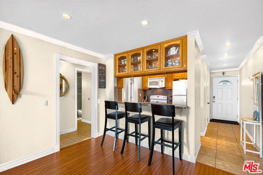 200 E Surfside Drive Property Photo 3