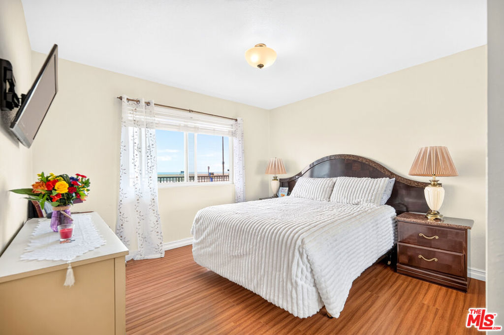200 E Surfside Drive Property Photo 4