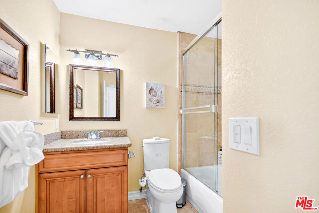 200 E Surfside Drive Property Photo 8