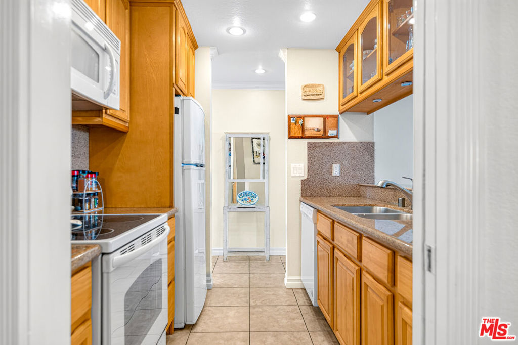 200 E Surfside Drive Property Photo 13
