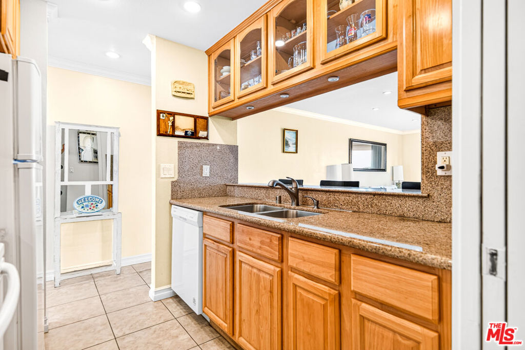 200 E Surfside Drive Property Photo 14
