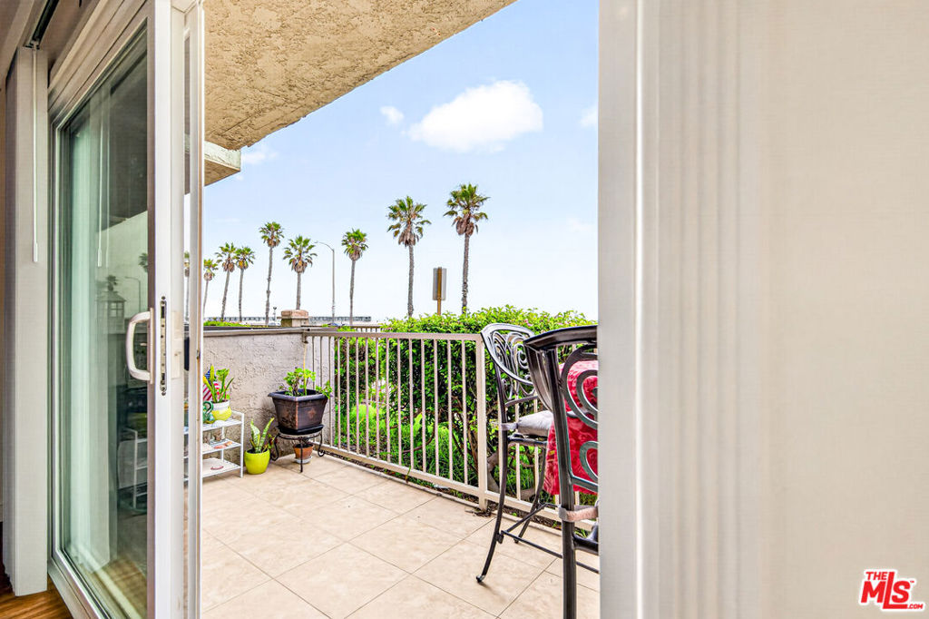 200 E Surfside Drive Property Photo 15