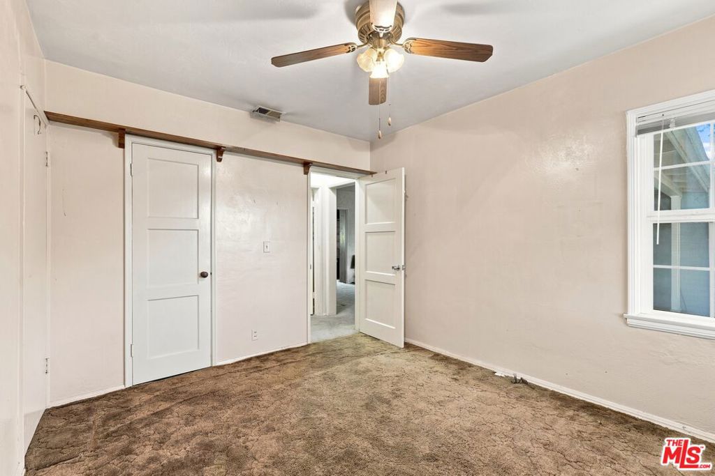 15954 Gault Street Property Photo 9