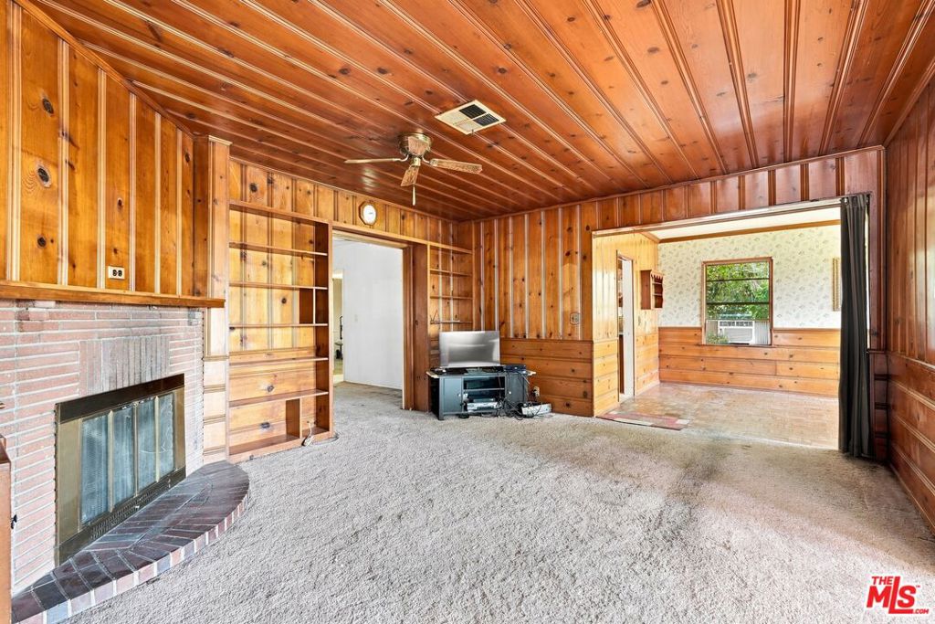 15954 Gault Street Property Photo 19