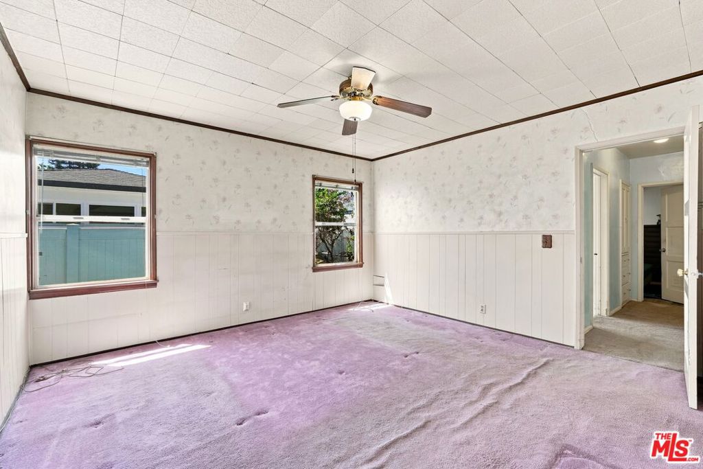 15954 Gault Street Property Photo 20