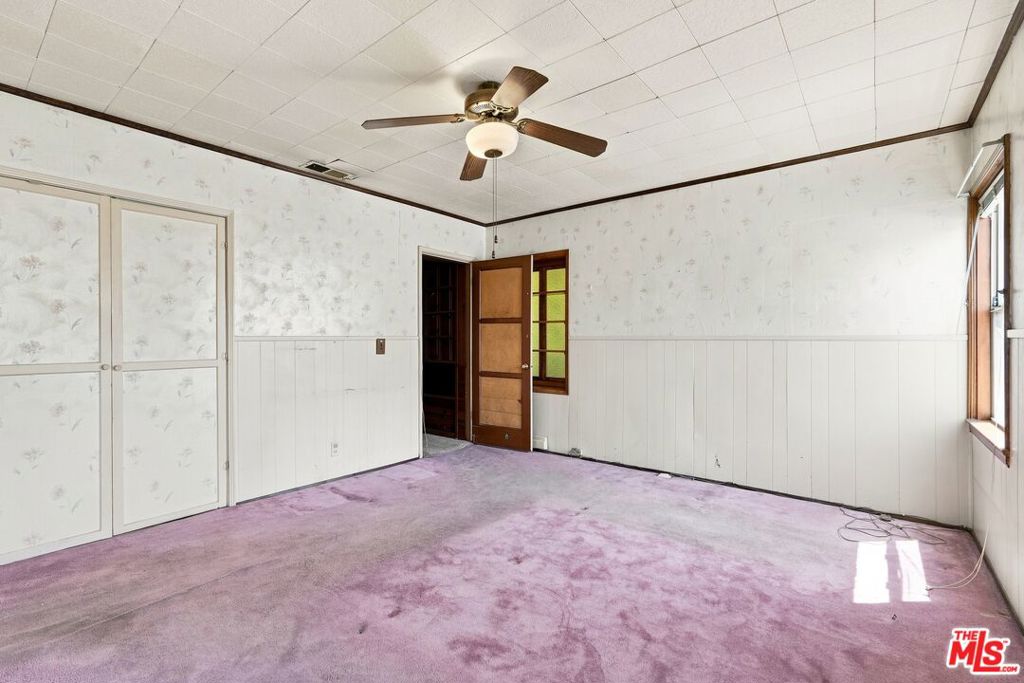 15954 Gault Street Property Photo 21
